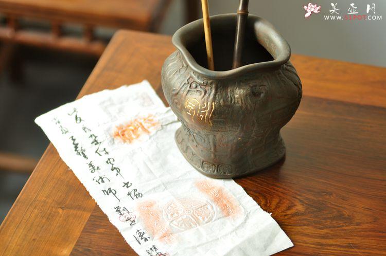 紫砂壶图片：全手玩砂之宝鼎 古朴典雅 - 美壶网