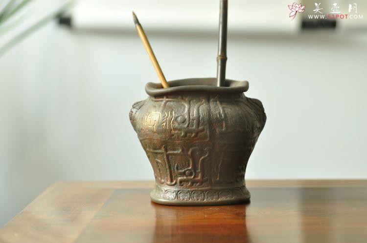 紫砂壶图片：全手玩砂之宝鼎 古朴典雅 - 美壶网