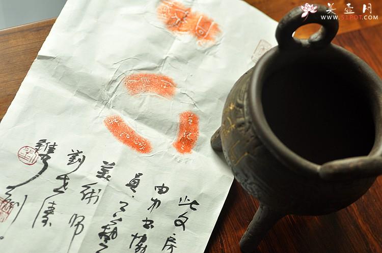 紫砂壶图片：全手玩砂之三足鼎 古朴典雅 - 美壶网