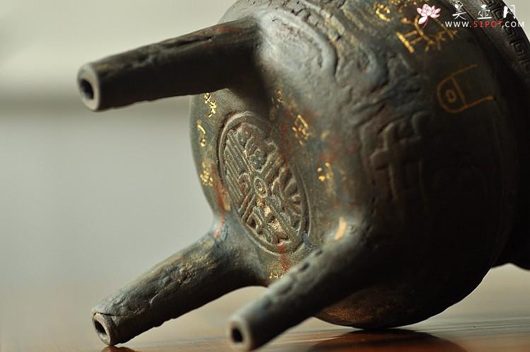 紫砂壶图片：全手玩砂之三足鼎 古朴典雅 - 美壶网