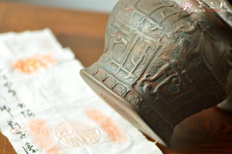 紫砂壶图片：全手玩砂之宝鼎 古朴典雅 - 美壶网