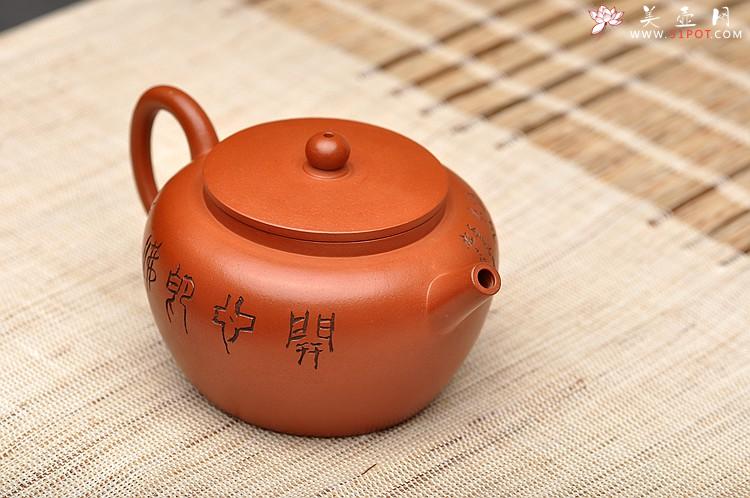 紫砂壶图片：林良丰装饰 黄玲玲执刀 瞿斌文人壶系列之全手平盖莲子 清灵秀美 - 美壶网