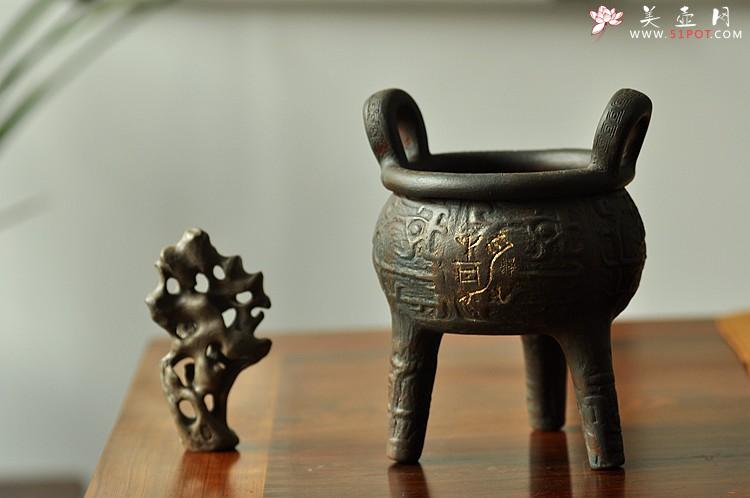 紫砂壶图片：全手玩砂之三足鼎 古朴典雅 - 美壶网