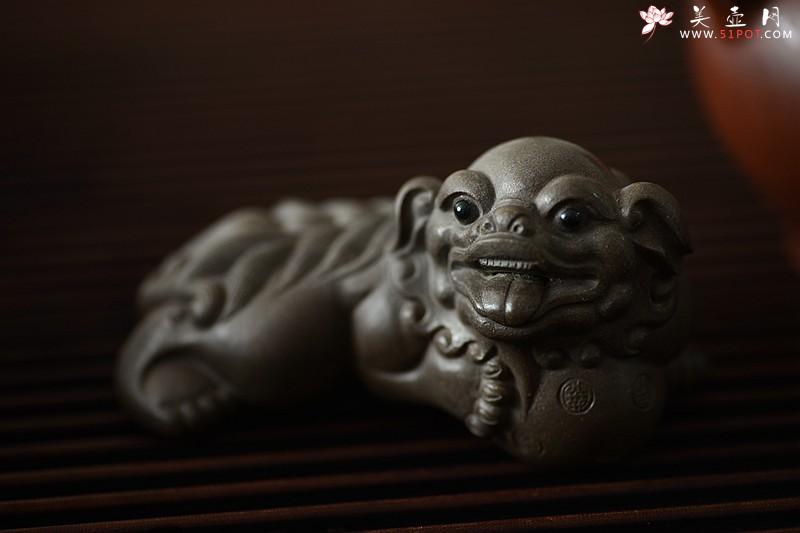 紫砂壶图片:古朴文气 青狮子茶宠 - 美壶网