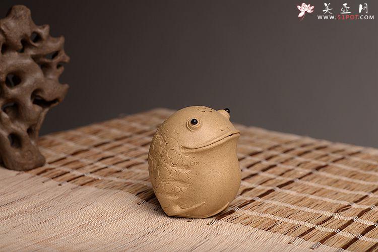 紫砂壶图片：施奇华老艺人全手茶宠锦集 文房茶宠水注之金蟾 - 美壶网