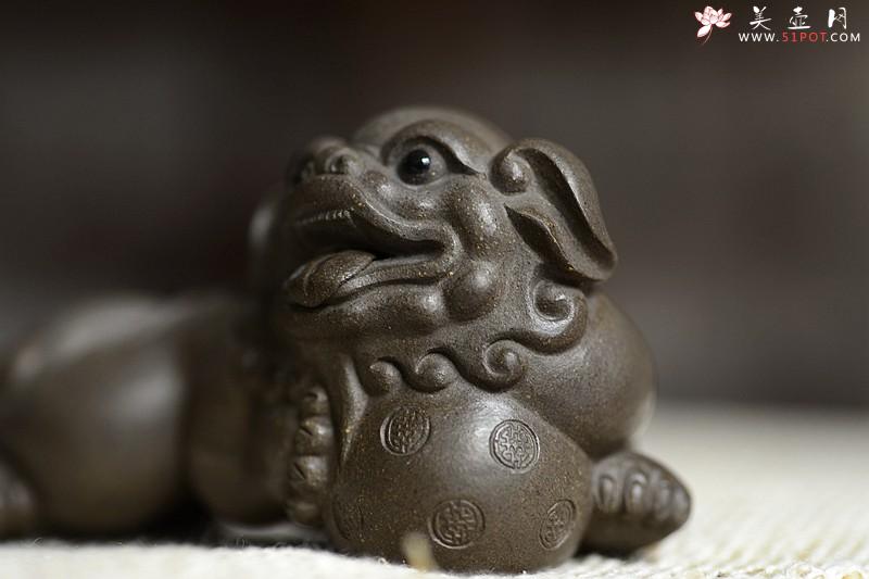 紫砂壶图片:古朴文气 青狮子茶宠 - 美壶网