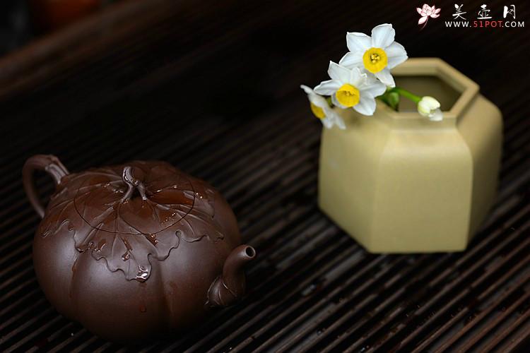 紫砂壶图片：顾正芳甲午年新作 薄胎筋囊花器 饱满挺拔 线条优美 全手工六瓣南瓜 - 美壶网