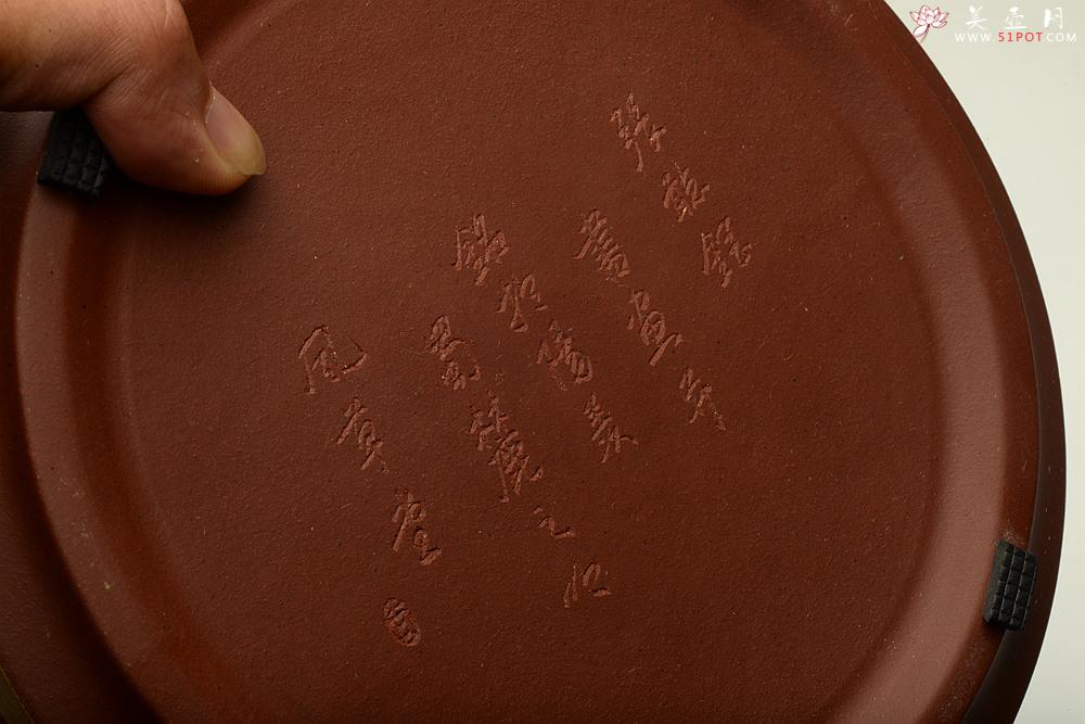 紫砂壶图片：茶舍必备 汉风水洗 书香氛围 啄砂装饰 文质相含 ‘济以学问 澹泊自守 造于高明’ - 美壶网