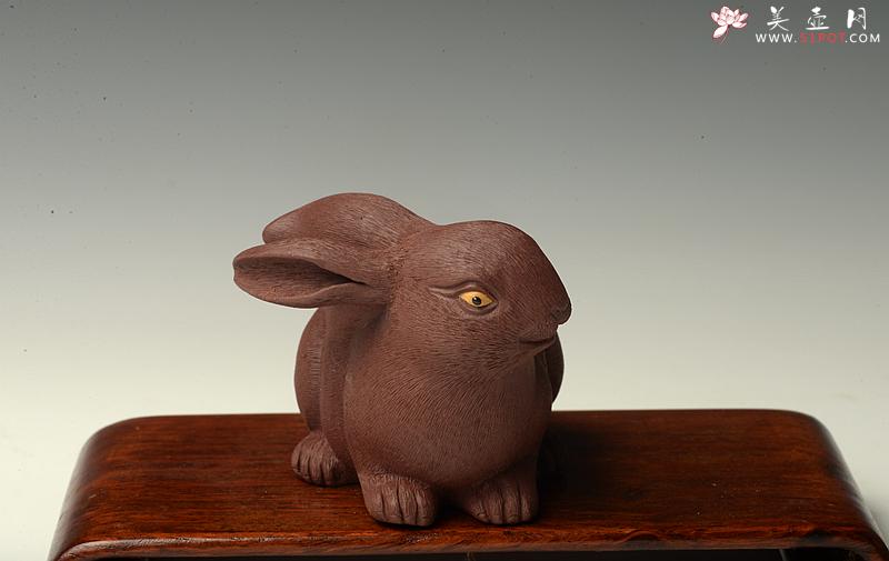 紫砂壶图片：神态细腻 精品茶宠 栩栩如生 精制版的拉毛兔兔一套 - 美壶网