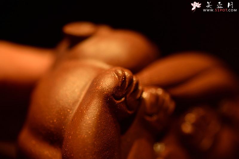 紫砂壶图片：栩栩如生 睡狸o(∩_∩)o  精品茶宠 - 美壶网