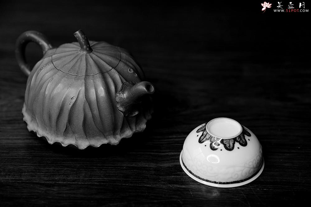 紫砂壶图片：文气十足 意境深远 秋日残荷 孙伟强张新亚合作 - 美壶网