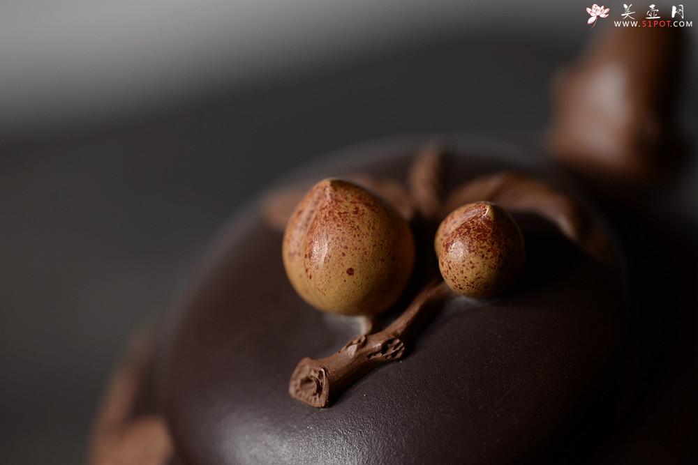 紫砂壶图片：原创作品 孙伟强张新亚合作 寿桃 饱满大气 贴叶精湛 - 美壶网