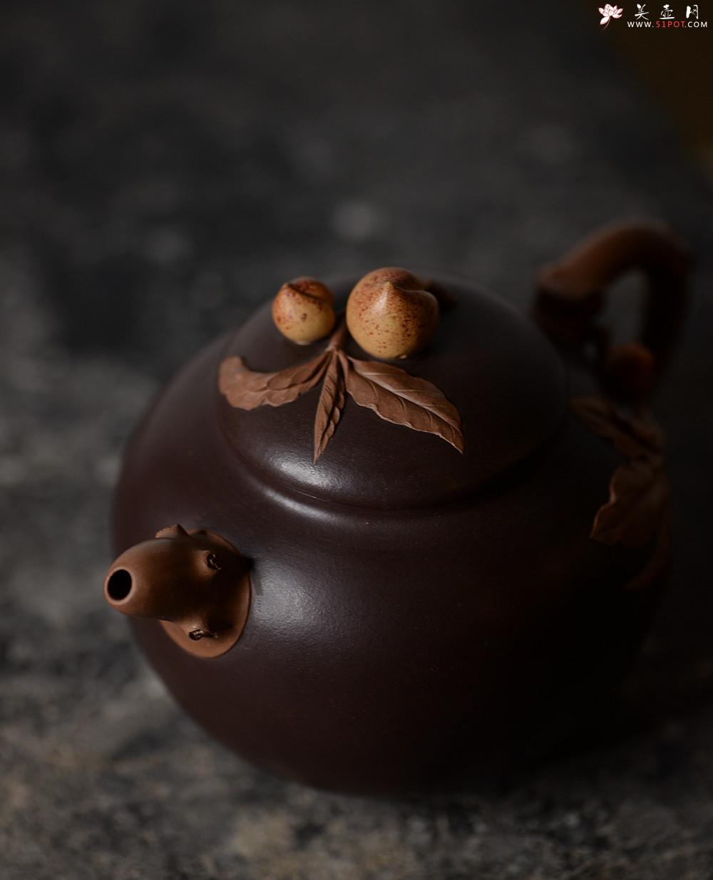 紫砂壶图片：原创作品 孙伟强张新亚合作 寿桃 饱满大气 贴叶精湛 - 美壶网