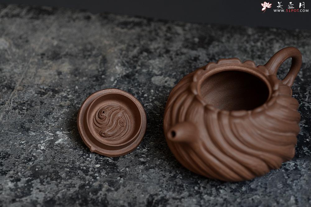 紫砂壶图片：流动的线条 沧桑古朴 岁月波纹~ 柏语 孙伟强张新亚作品 - 美壶网
