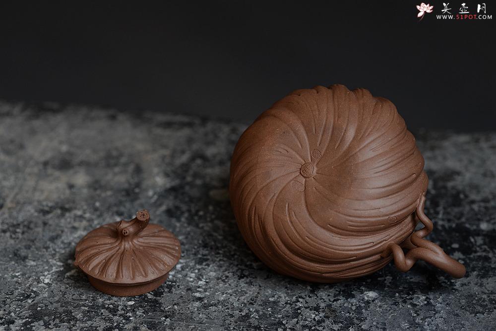 紫砂壶图片：流动的线条 沧桑古朴 岁月波纹~ 柏语 孙伟强张新亚作品 - 美壶网