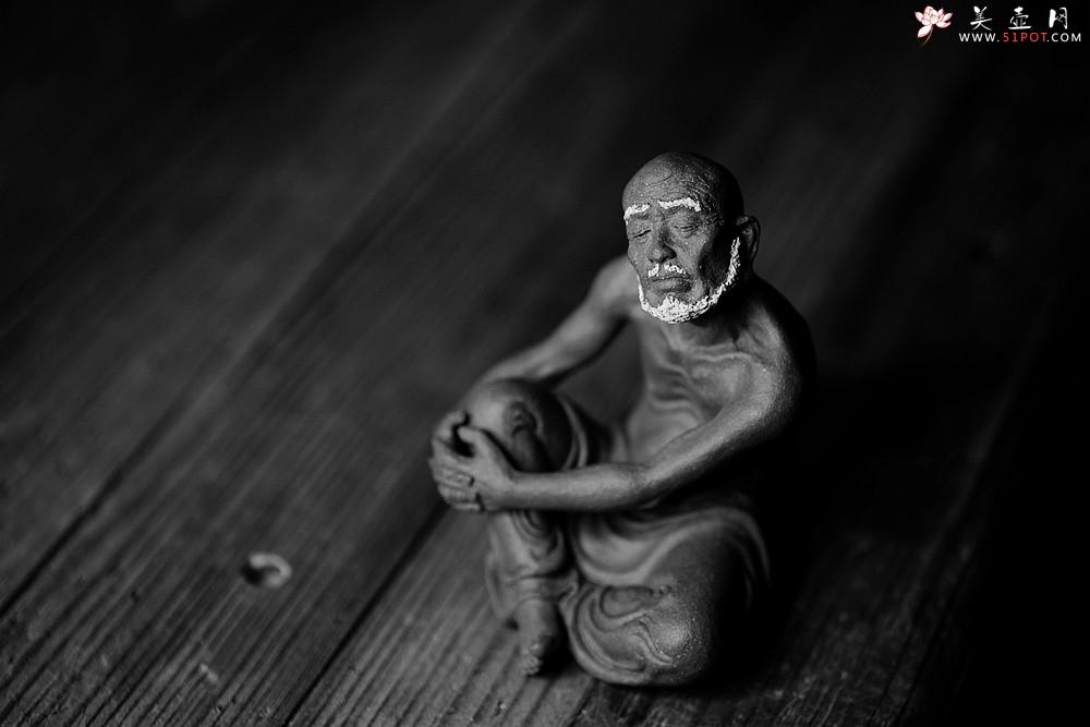 紫砂壶图片：全手雕塑 栩栩如生 精品养心罗汉 - 美壶网