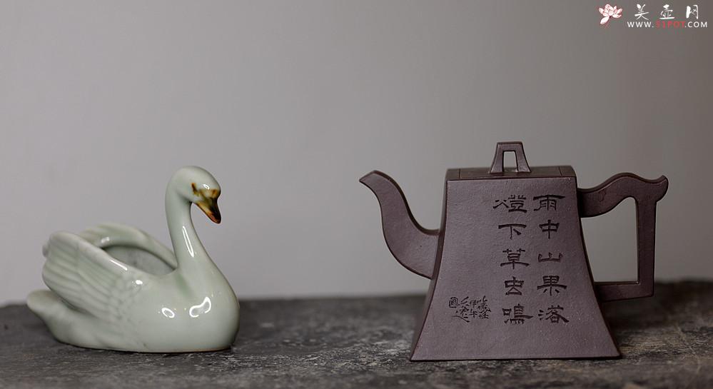 紫砂壶图片：优质紫泥方鈡 壶势巍巍 古朴典雅  全手镶片 - 美壶网