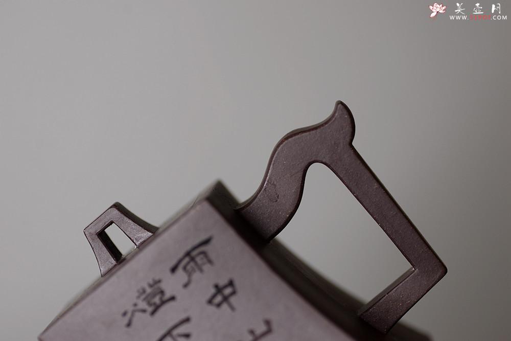 紫砂壶图片：优质紫泥方鈡 壶势巍巍 古朴典雅  全手镶片 - 美壶网