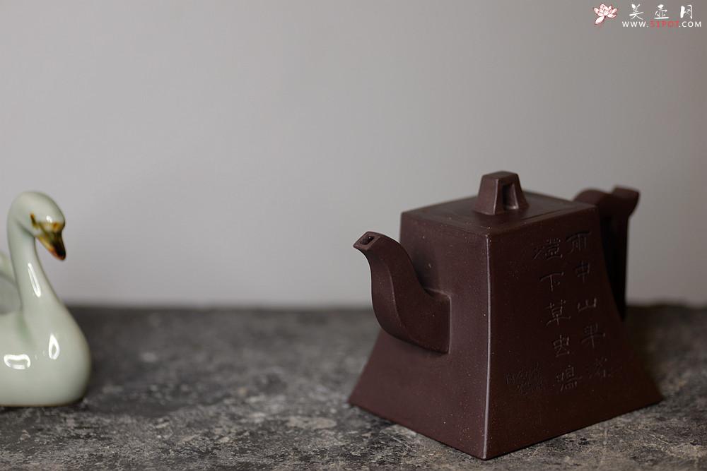 紫砂壶图片：优质紫泥方鈡 壶势巍巍 古朴典雅  全手镶片 - 美壶网