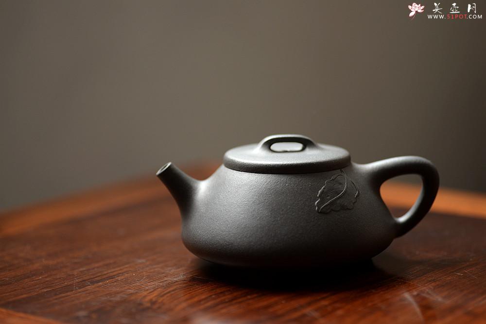 紫砂壶图片：周斌新作 知秋精炼刀法 蕉阴浓处烹新茶 全手大口石瓢 - 美壶网
