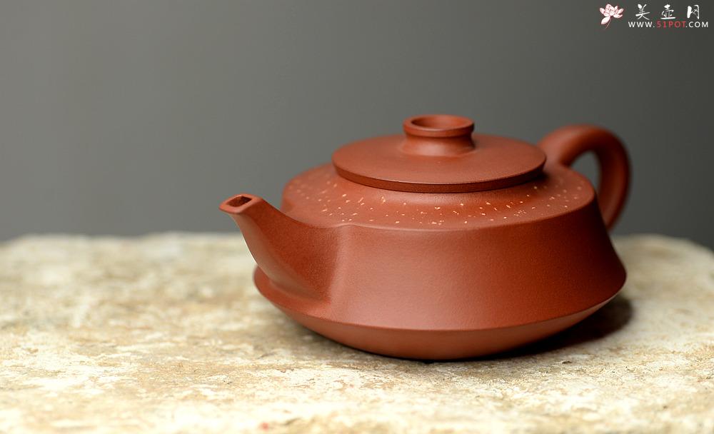 紫砂壶图片:潘小东潜力派 全手铺砂玉带 智行方圆 颇有难度 - 美壶网