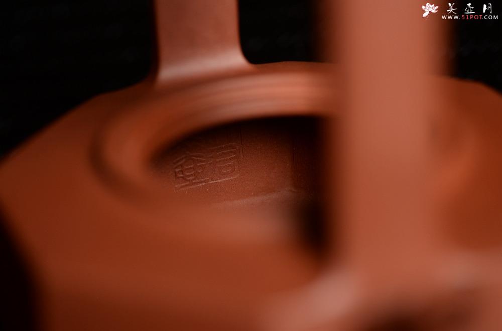 紫砂壶图片：顾文君实力代表作 线面挺括  黄龙源青水泥 全手八方钻石提梁 - 美壶网