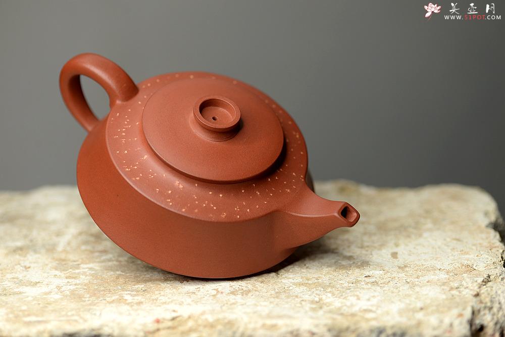 紫砂壶图片:潘小东潜力派 全手铺砂玉带 智行方圆 颇有难度 - 美壶网