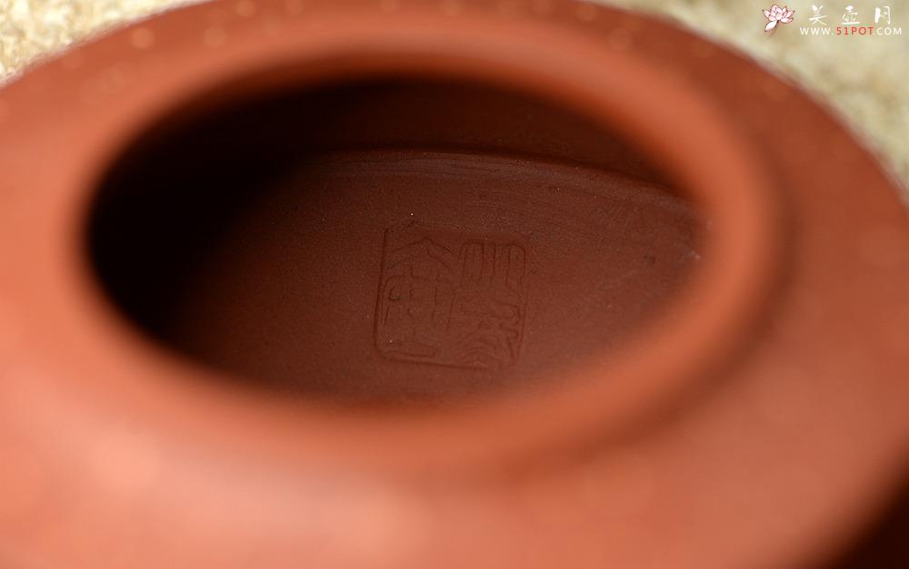 紫砂壶图片:潘小东潜力派 全手铺砂玉带 智行方圆 颇有难度 - 美壶网