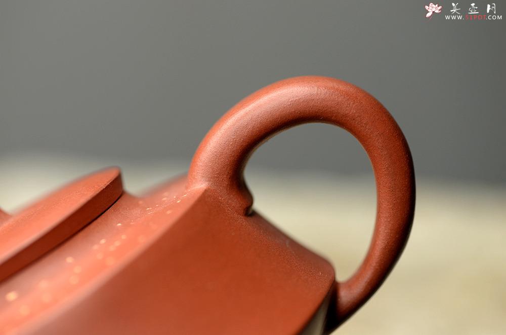 紫砂壶图片:潘小东潜力派 全手铺砂玉带 智行方圆 颇有难度 - 美壶网