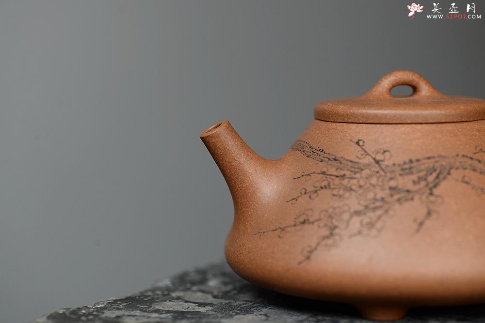 紫砂壶图片：何卫枫 优质段泥全手子冶石瓢 袁德波装饰通景山水 文气十足 - 美壶网