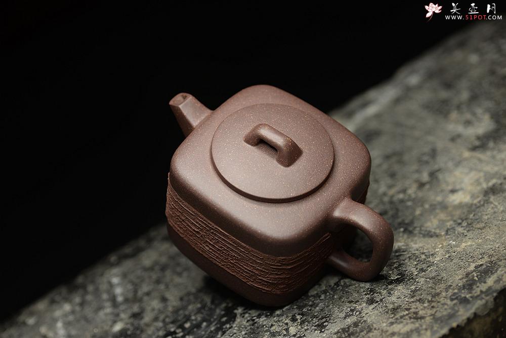 紫砂壶图片：国家级助理美术师唐文全手作品 优质青灰泥 新颖装饰 全手四方戏砂 - 美壶网