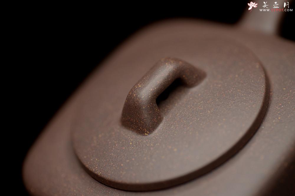 紫砂壶图片：国家级助理美术师唐文全手作品 优质青灰泥 新颖装饰 全手四方戏砂 - 美壶网