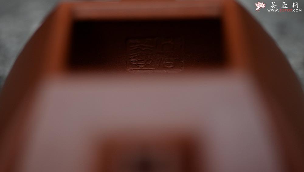 紫砂壶图片：线条刚正挺拔 全手四方抽角 做工精致 - 美壶网