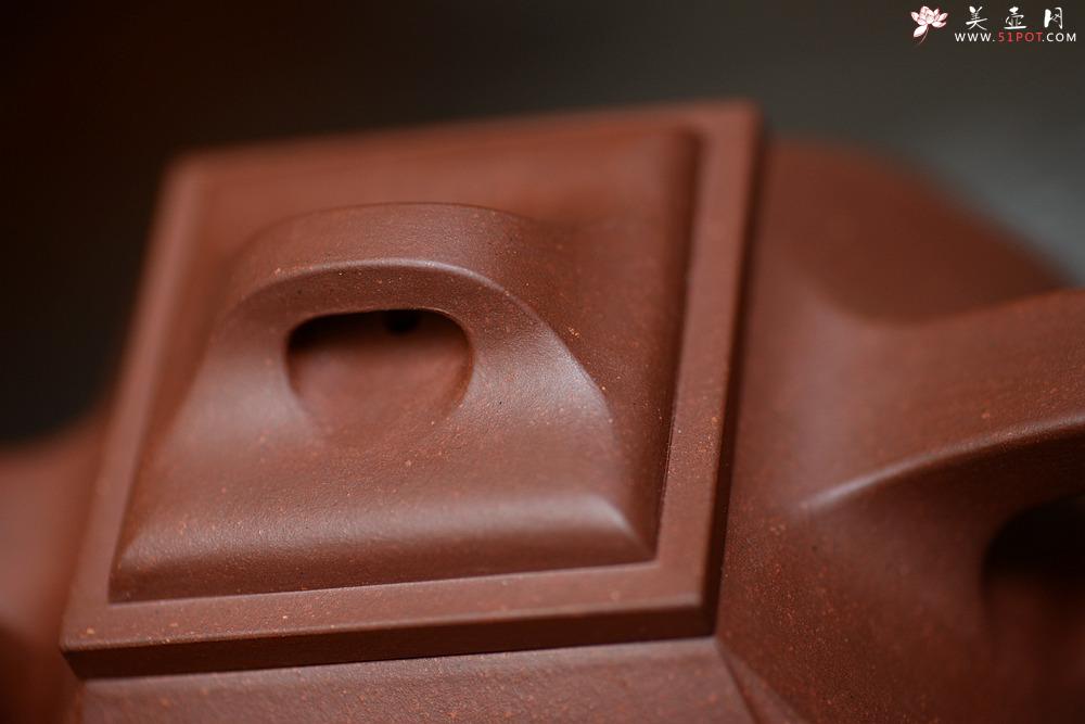 紫砂壶图片：线条刚正挺拔 全手四方抽角 做工精致 - 美壶网