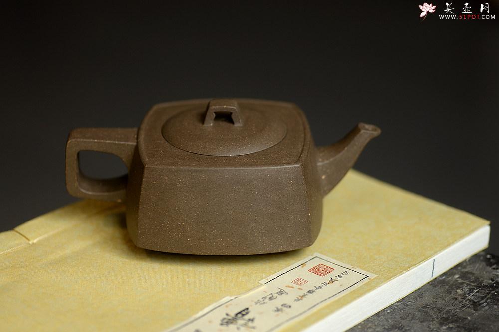 紫砂壶图片：方圆之精妙 优质青灰泥 挺拔刚正 全手精工砂四方  - 美壶网