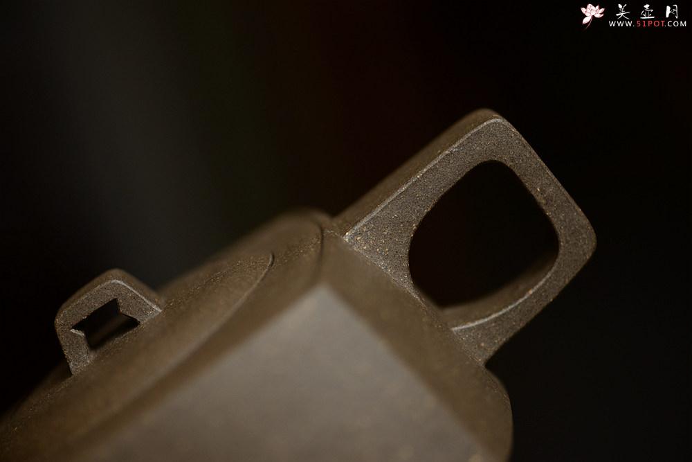 紫砂壶图片：方圆之精妙 优质青灰泥 挺拔刚正 全手精工砂四方  - 美壶网