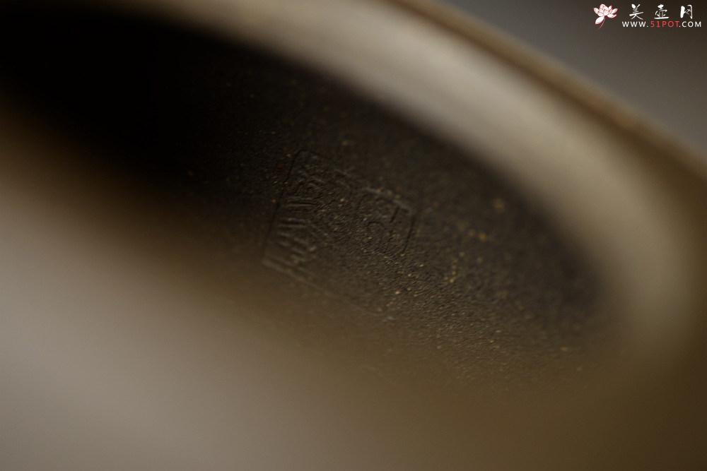 紫砂壶图片：方圆之精妙 优质青灰泥 挺拔刚正 全手精工砂四方  - 美壶网