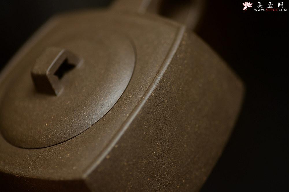 紫砂壶图片：方圆之精妙 优质青灰泥 挺拔刚正 全手精工砂四方  - 美壶网