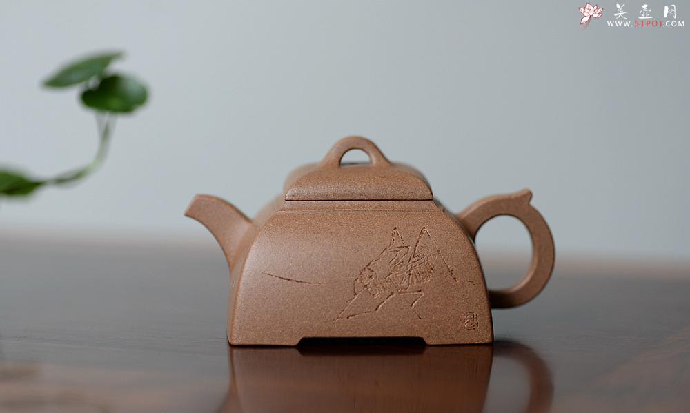 紫砂壶图片：何卫枫全手新作 陆轶舟文气装饰 雅筑小四方 原矿七彩段泥 - 美壶网