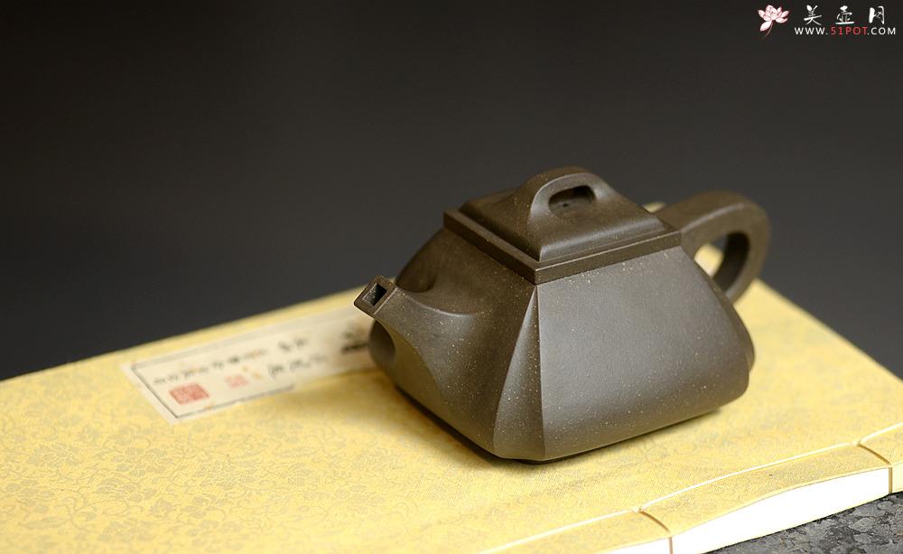 紫砂壶图片：线条刚正挺拔 全手四方抽角 做工精致 - 美壶网