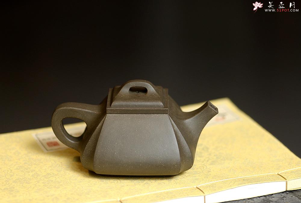 紫砂壶图片：线条刚正挺拔 全手四方抽角 做工精致 - 美壶网