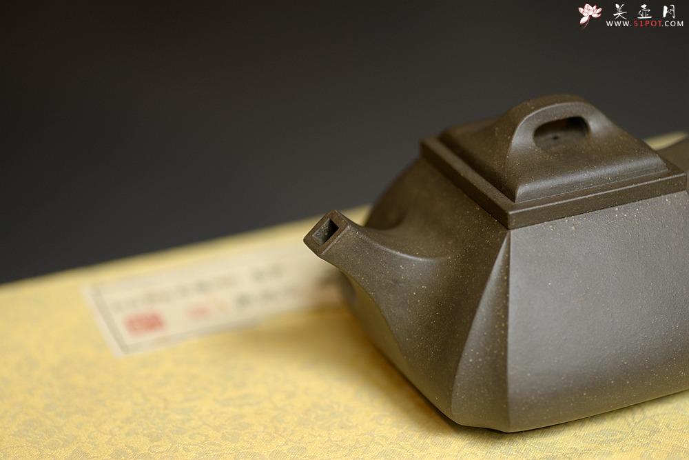 紫砂壶图片：线条刚正挺拔 全手四方抽角 做工精致 - 美壶网