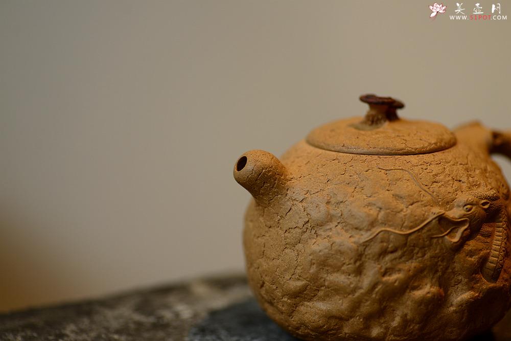 紫砂壶图片：古拙大气 全手游龙龚春 谢多莲作品 - 美壶网