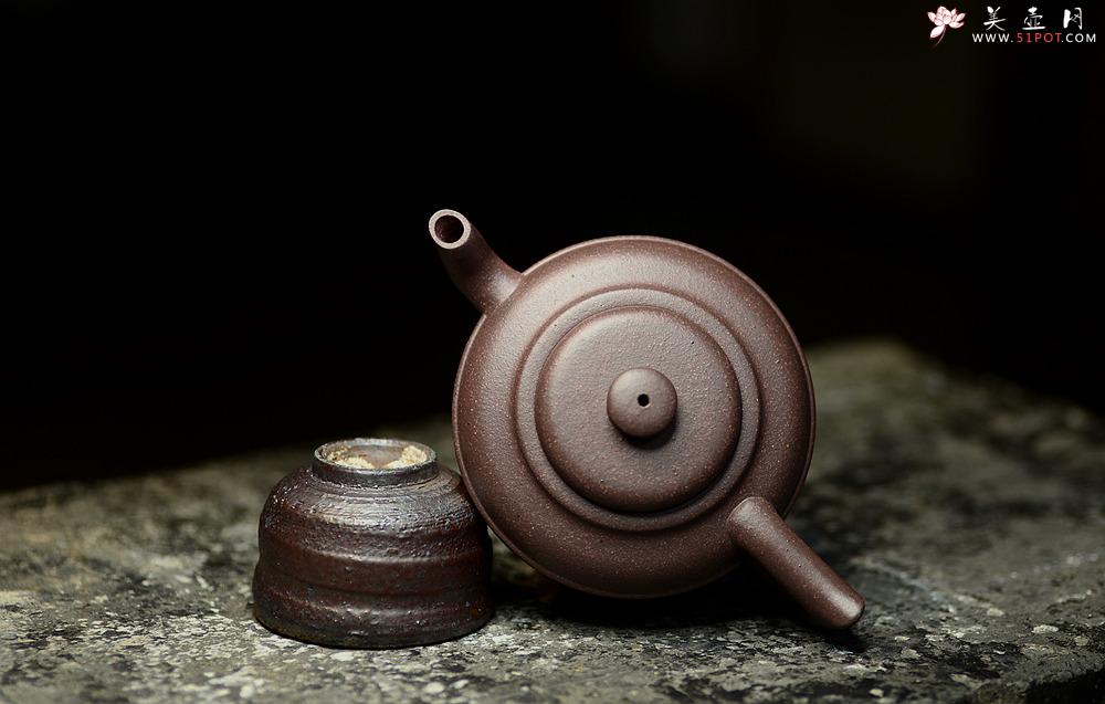 紫砂壶图片：淞庐作品 敦厚古朴 轻巧有动感 全手虎镦壶 高温老紫泥 - 美壶网