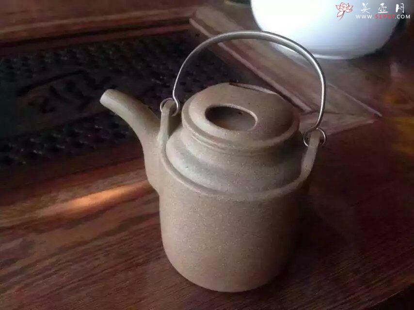 紫砂壶图片：精致不凡妙趣自然洋桶壶 - 美壶网
