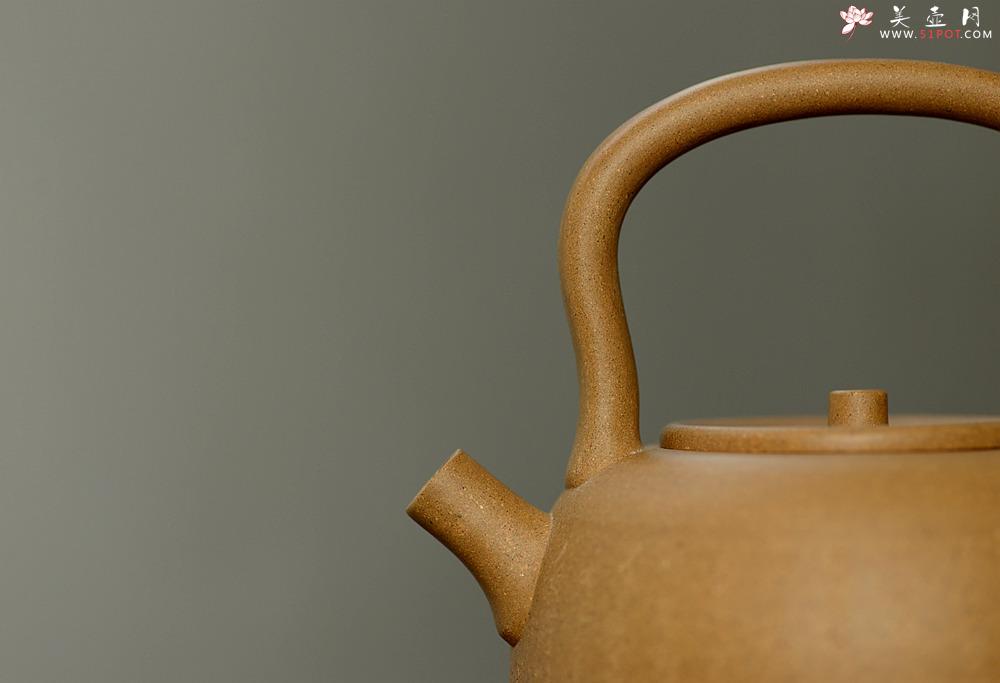 紫砂壶图片：淞庐原创作品 饱满挺拔 雅致文气 全手心经提梁 可以烧水的巨轮 - 美壶网