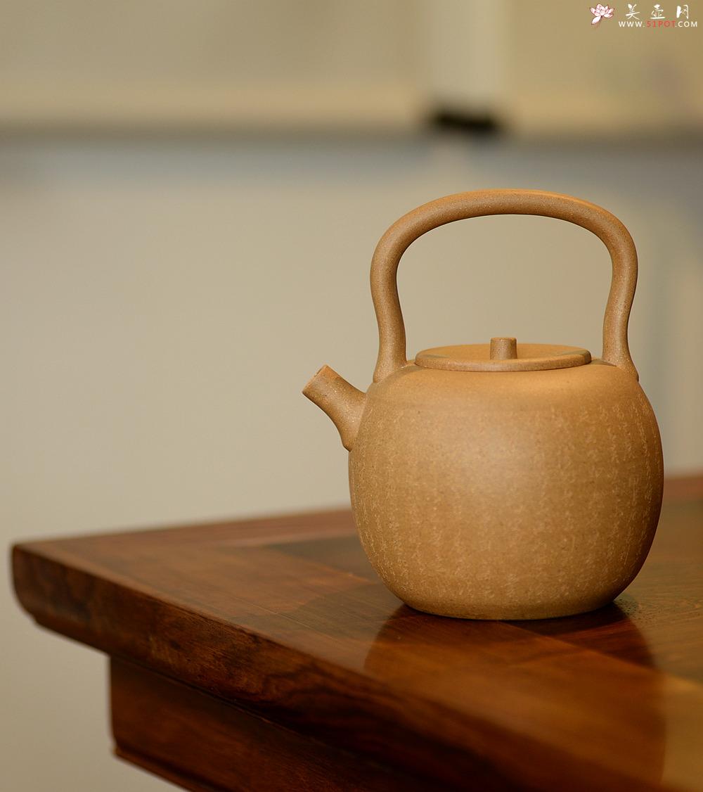 紫砂壶图片：淞庐原创作品 饱满挺拔 雅致文气 全手心经提梁 可以烧水的巨轮 - 美壶网