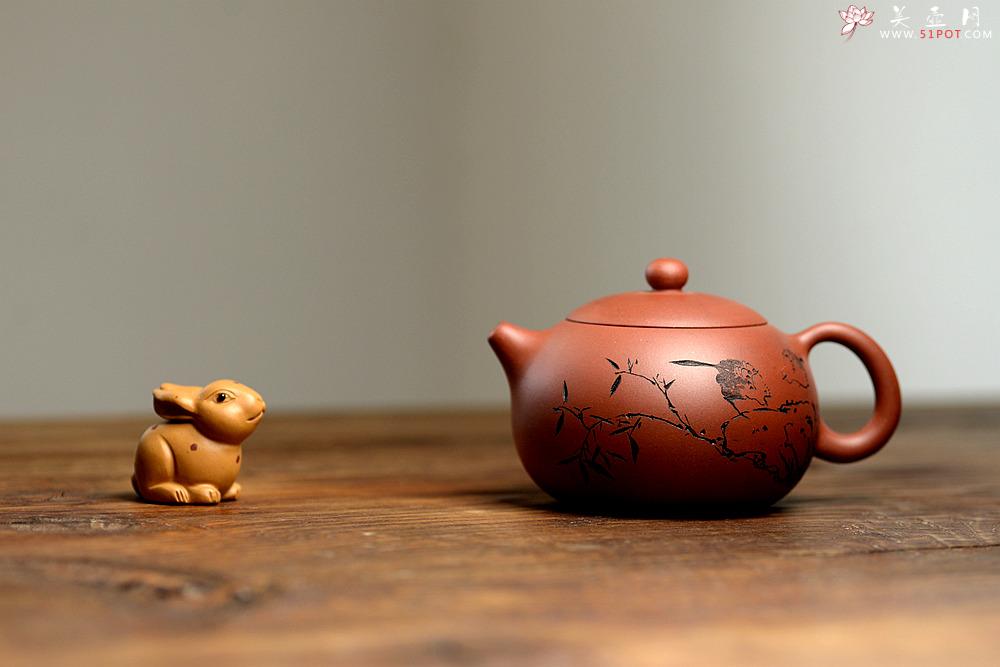 紫砂壶图片：优质老清水泥 圆润饱满 可人西施 文气的装饰  - 美壶网