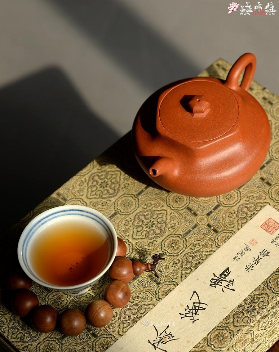 紫砂壶图片：潘小东乙未年新作  精品红降坡 实力作品 行方智圆 全手古韵 - 美壶网