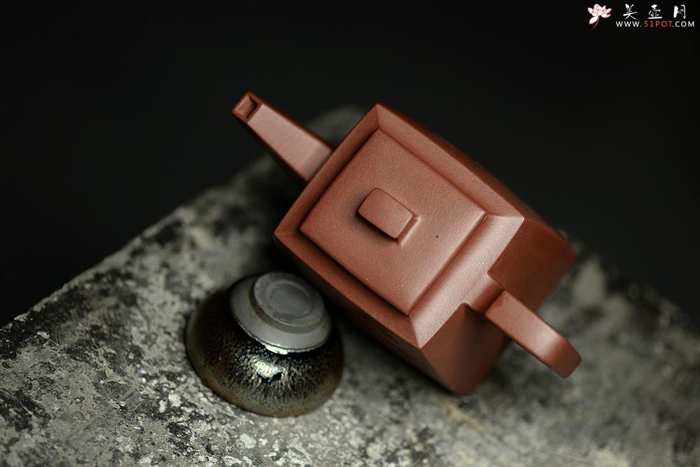 紫砂壶图片：挺拔刚正 稳重大方 文气装饰 空刻逸云 全手志在四方 - 美壶网